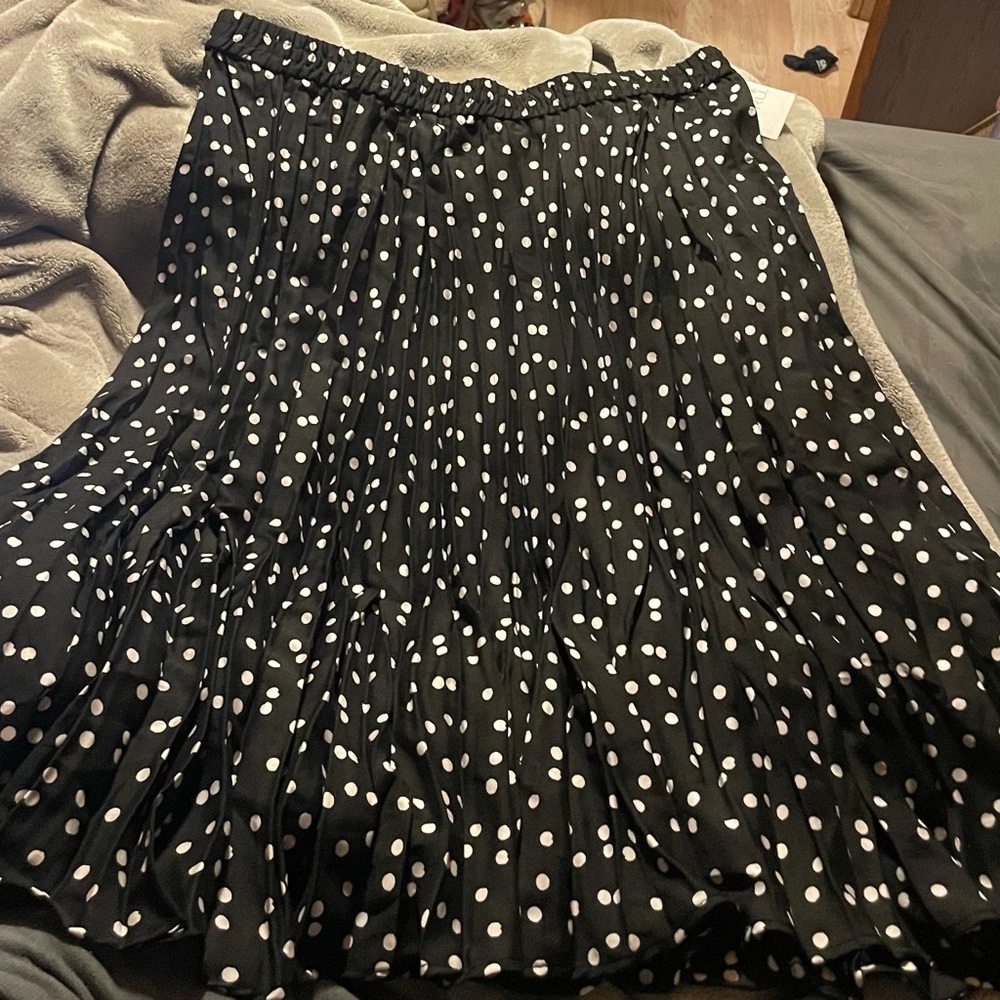 black & white pleated polka dot skirt